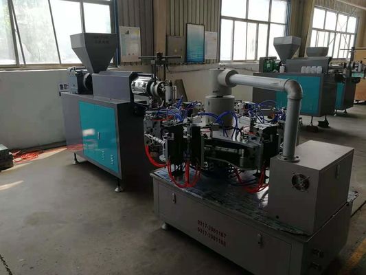 Maszyna do rozdmuchiwania butelek LDPE 30 kg / H Zużycie powietrza 0,4 m3 / min