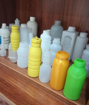 7,5KW 4 stacja PP Mała plastikowa maszyna do formowania z rozdmuchiwaniem 1000 ml