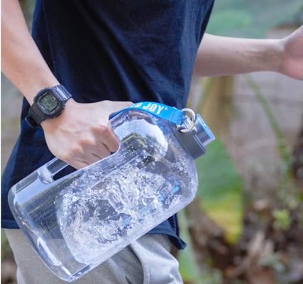 6 form Plastikowa maszyna do rozdmuchiwania słoików 0,8 MPa 700 sztuk na godzinę