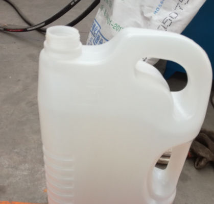 3-litrowa maszyna do rozdmuchiwania Jerry Can PE Plastic Jerry Can Making Machine 6000 kg